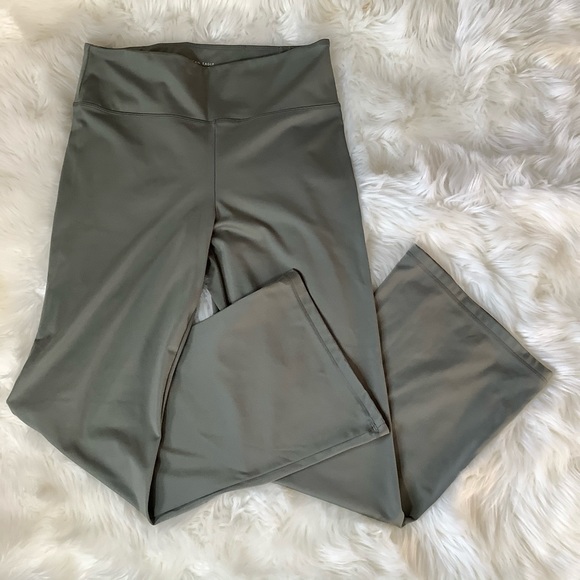 American Eagle Outfitters Size XL Everything Highest Waist Flare Leggings Olive - Picture 4 of 11